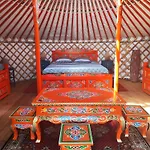 2 Yourtes Mongoles Privatisees Luxe tent