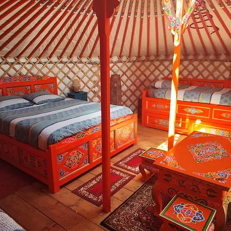 Lüks kamp alanı 2 Yourtes Mongoles Privatisees Marcoux (Loire)